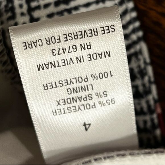 Sleeveless floral dress - Picture 11 of 14